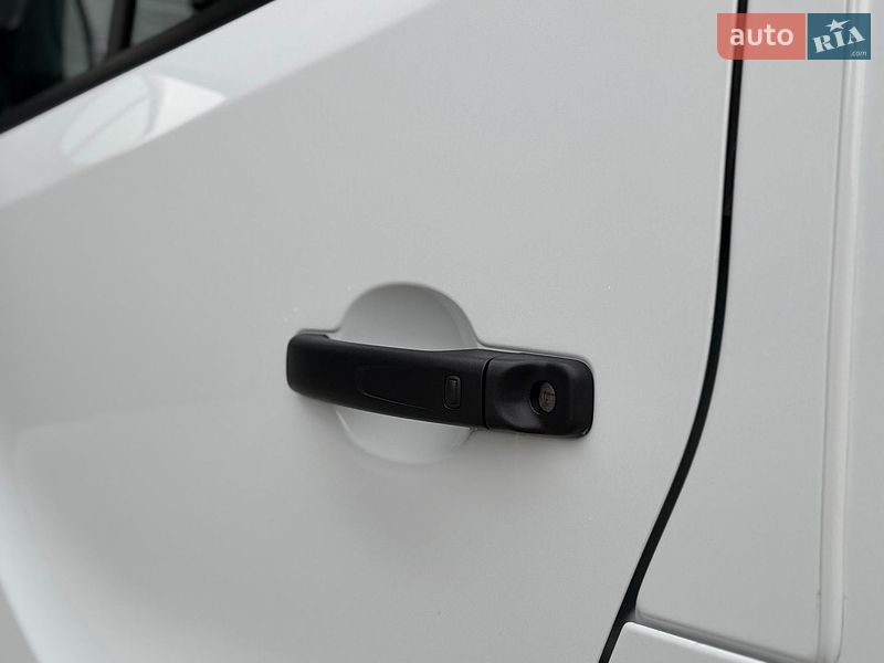 Вантажний фургон Renault Trafic 2023 в Дубні