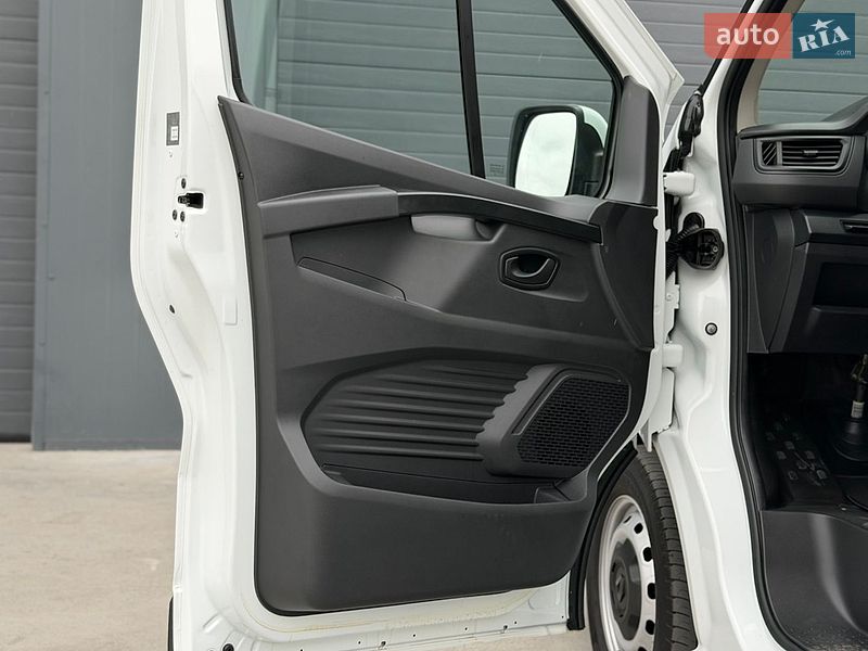 Вантажний фургон Renault Trafic 2023 в Дубні
