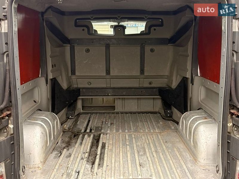Вантажопасажирський фургон Renault Trafic 2005 в Києві