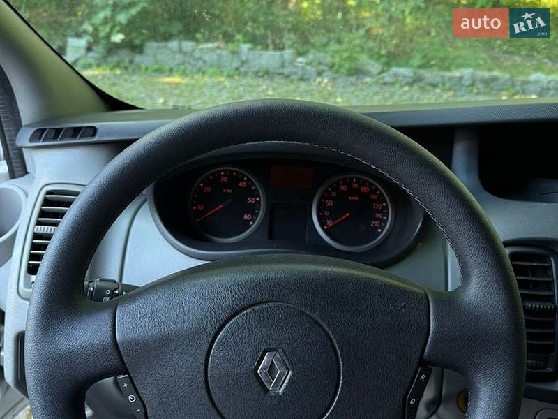 Минивэн Renault Trafic 2011 в Казатине