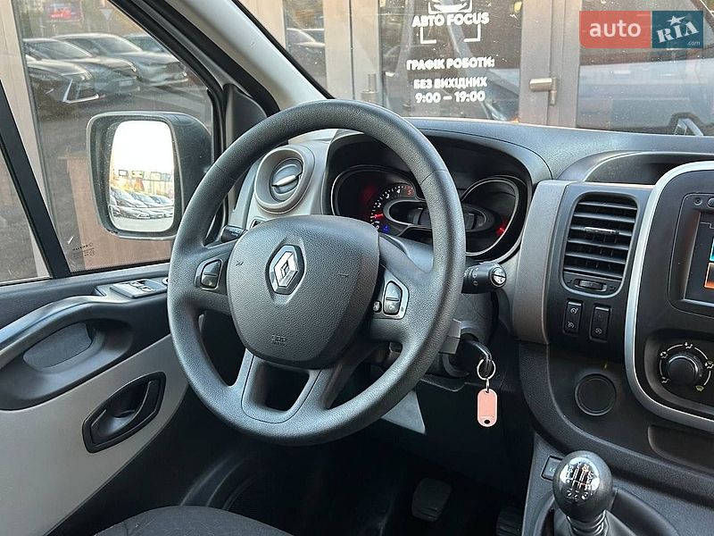 Минивэн Renault Trafic 2017 в Киеве