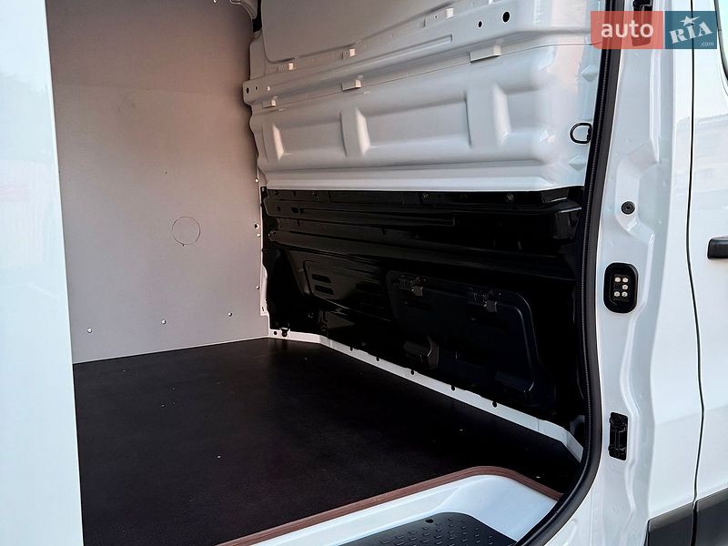 Минивэн Renault Trafic 2025 в Киеве фото 49 Минивэн Renault Trafic 2025 в Киеве