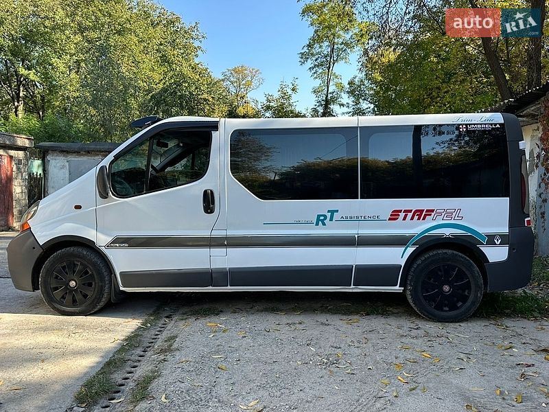Минивэн Renault Trafic 2004 в Каменец-Подольском
