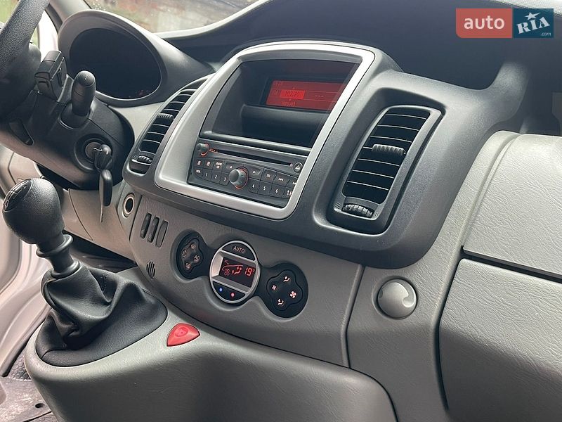 Вантажний фургон Renault Trafic 2014 в Рівному