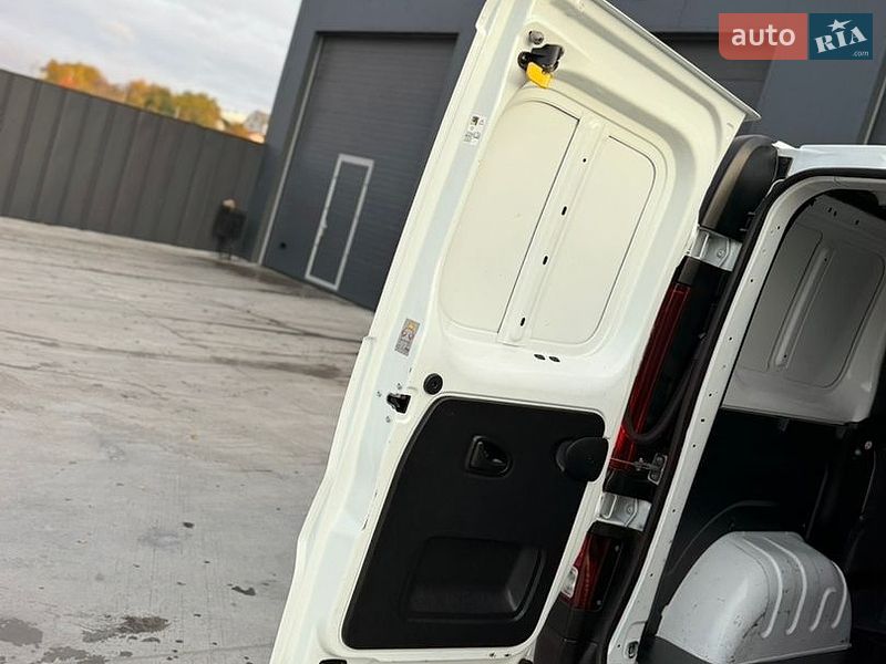Вантажопасажирський фургон Renault Trafic 2020 в Дубні фото 25 Вантажопасажирський фургон Renault Trafic 2020 в Дубні