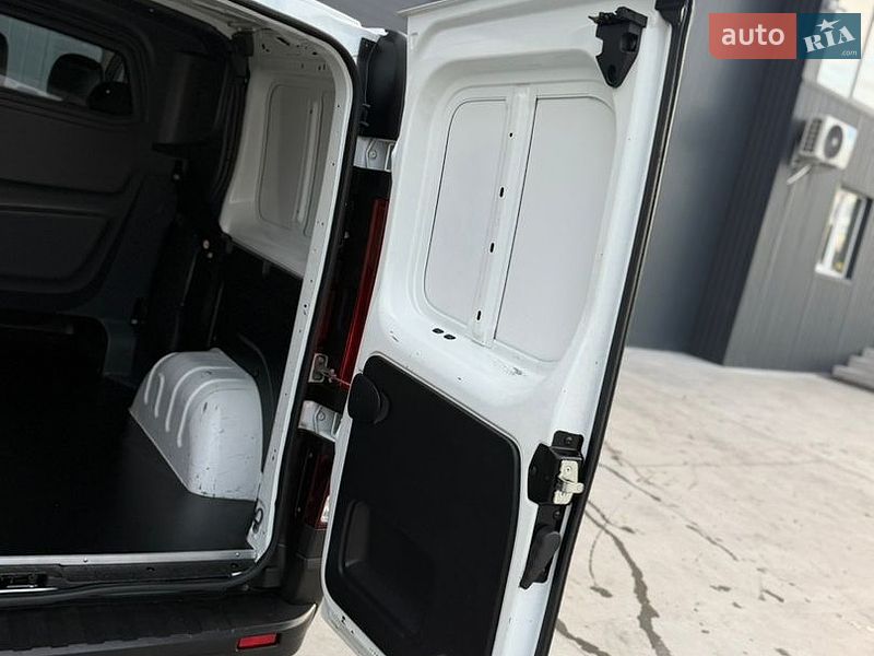Вантажопасажирський фургон Renault Trafic 2020 в Дубні фото 26 Вантажопасажирський фургон Renault Trafic 2020 в Дубні