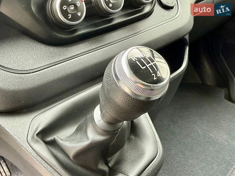 Минивэн Renault Trafic 2023 в Киеве фото 45 Минивэн Renault Trafic 2023 в Киеве