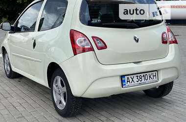 Хэтчбек Renault Twingo 2012 в 