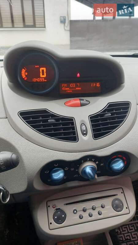 Хэтчбек Renault Twingo 2008 в Хусте