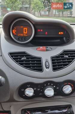 Хэтчбек Renault Twingo 2009 в 