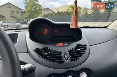 Хэтчбек Renault Twingo 2012 в 