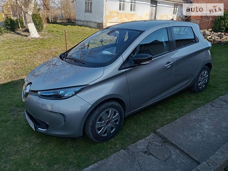 Хетчбек Renault Zoe 2015 в 