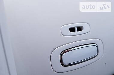 Хетчбек Renault Zoe 2013 в 