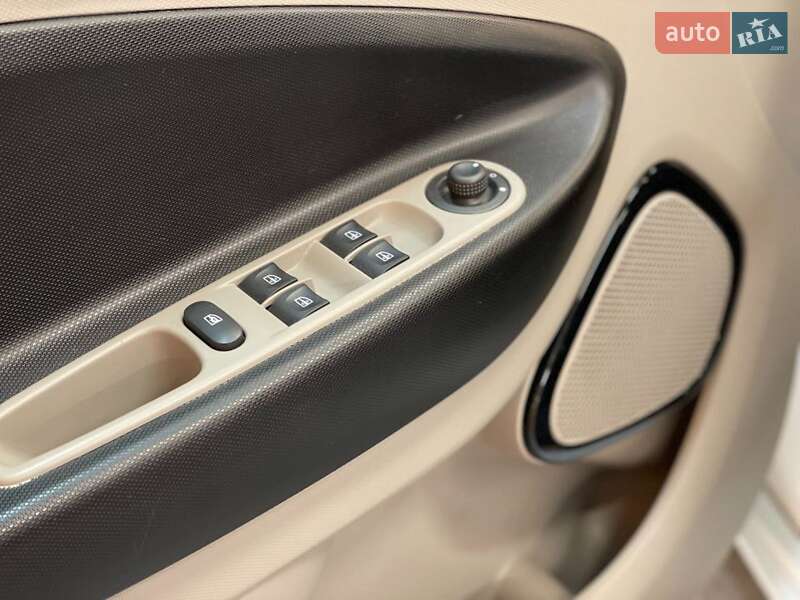 Хэтчбек Renault Zoe 2015 в Хмельницком