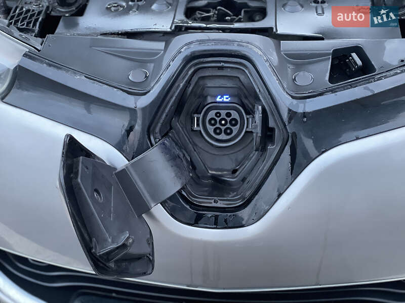 Хэтчбек Renault Zoe 2015 в Киеве фото 17 Хэтчбек Renault Zoe 2015 в Киеве