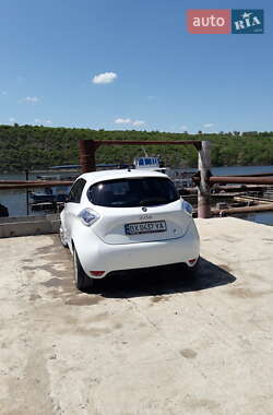 Хэтчбек Renault Zoe 2015 в 