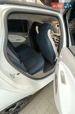 Хэтчбек Renault Zoe 2013 в 