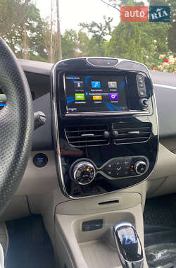 Хэтчбек Renault Zoe 2016 в 