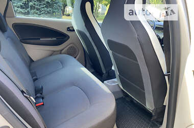 Хэтчбек Renault Zoe 2014 в 