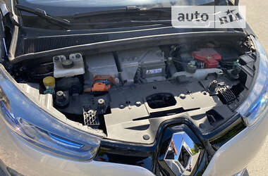Хэтчбек Renault Zoe 2014 в 