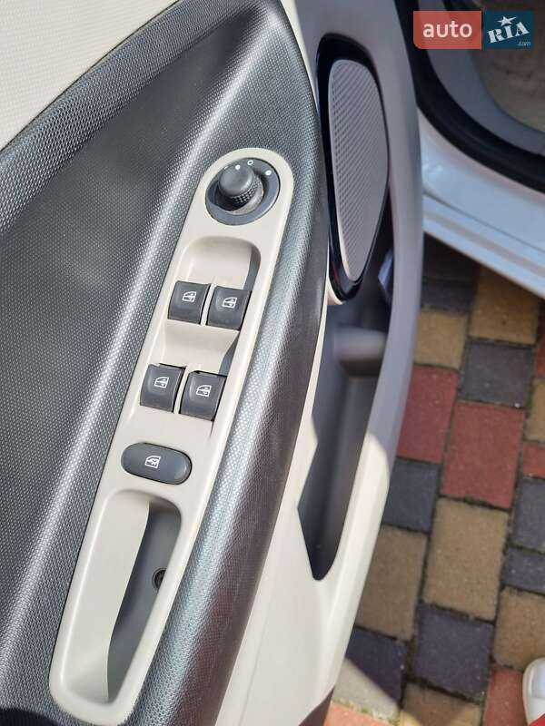 Хэтчбек Renault Zoe 2013 в Ровно