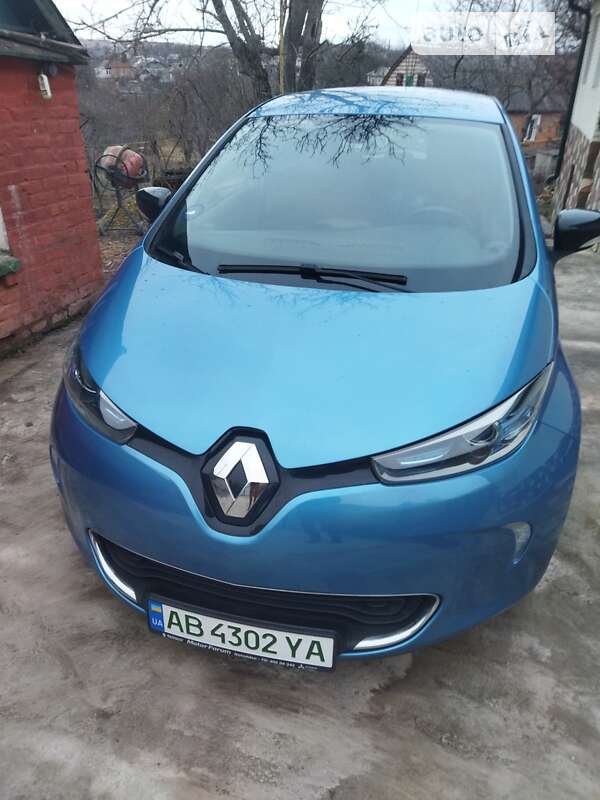 Хэтчбек Renault Zoe 2017 в 