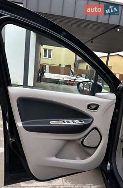 Хэтчбек Renault Zoe 2015 в 