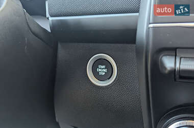 Хэтчбек Renault Zoe 2021 в 