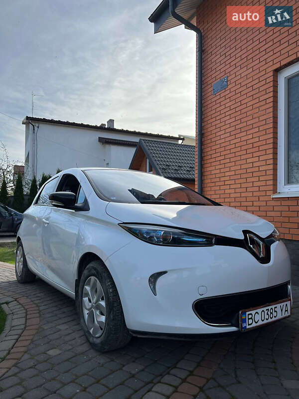 Хэтчбек Renault Zoe 2015 в 
