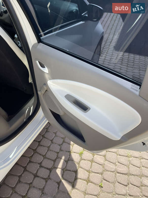 Хэтчбек Renault Zoe 2017 в Львове