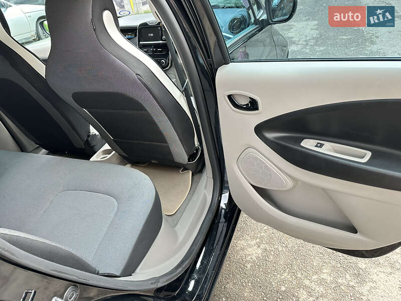 Хетчбек Renault Zoe 2016 в Чернівцях