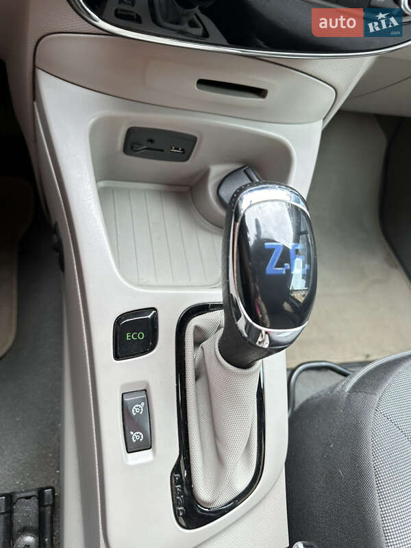 Хетчбек Renault Zoe 2016 в Чернівцях