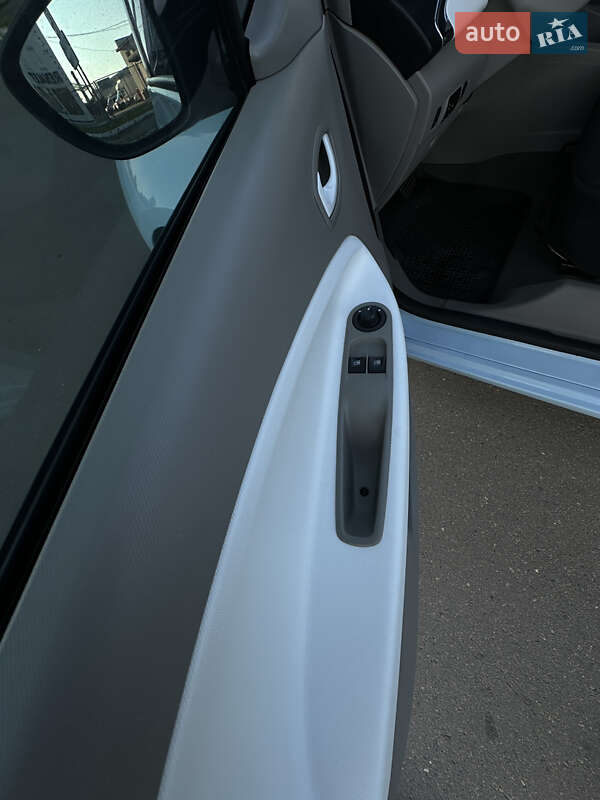 Хэтчбек Renault Zoe 2015 в Дрогобыче фото 15 Хэтчбек Renault Zoe 2015 в Дрогобыче