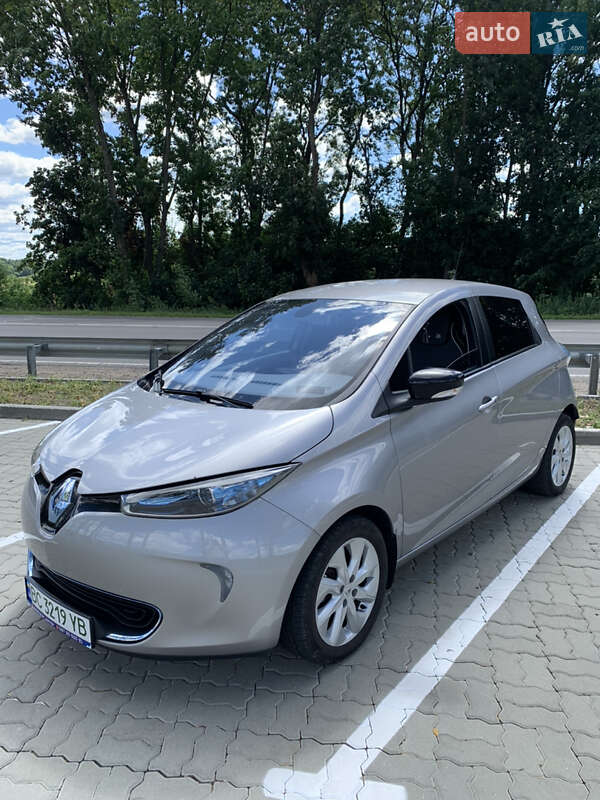 Хэтчбек Renault Zoe 2014 в 