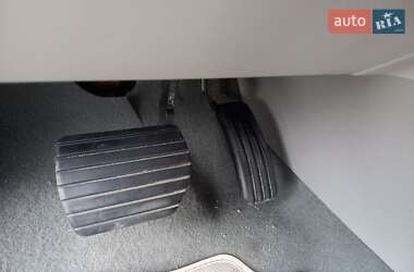 Хэтчбек Renault Zoe 2015 в 