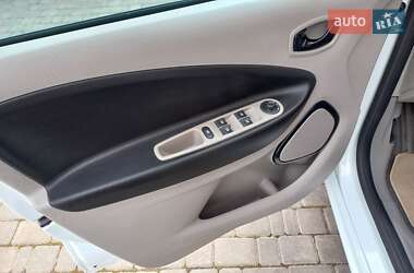Хэтчбек Renault Zoe 2015 в 