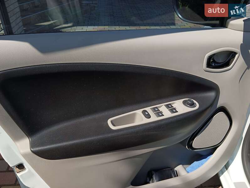 Хетчбек Renault Zoe 2015 в Острозі