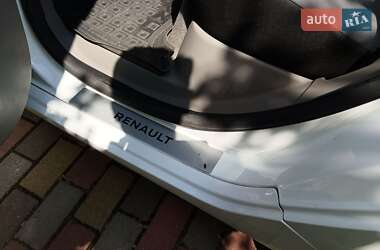 Хетчбек Renault Zoe 2015 в 