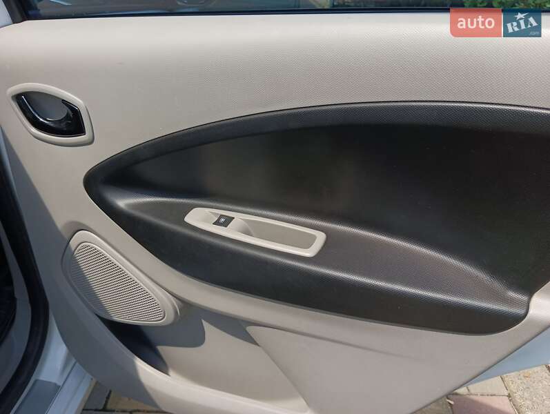 Хетчбек Renault Zoe 2015 в Острозі