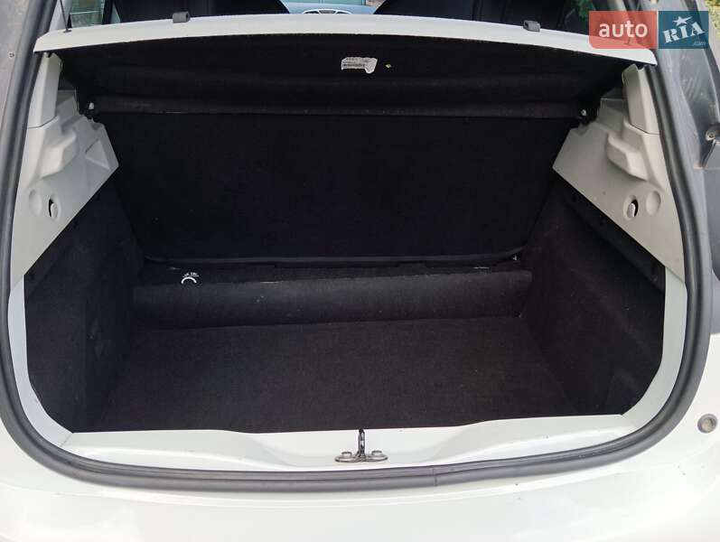 Хетчбек Renault Zoe 2015 в Острозі