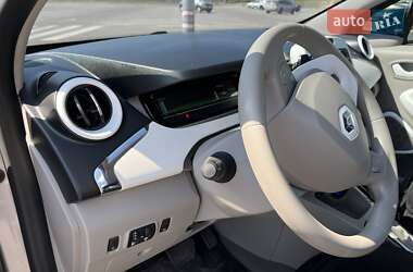 Хетчбек Renault Zoe 2015 в 