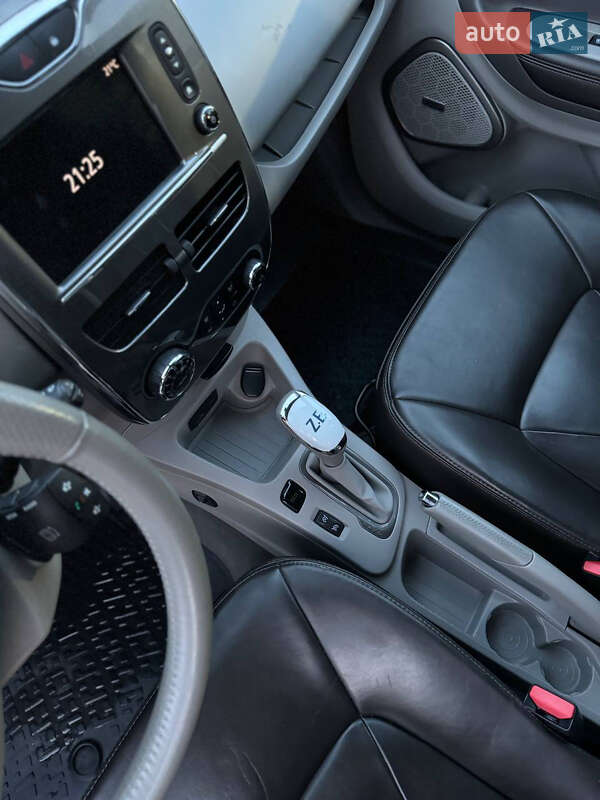 Хэтчбек Renault Zoe 2017 в Самборе