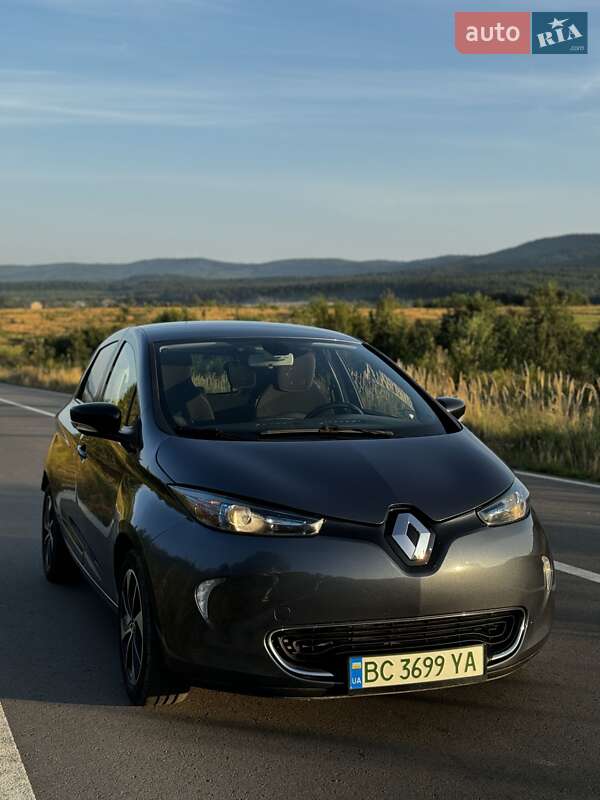 Хэтчбек Renault Zoe 2017 в 
