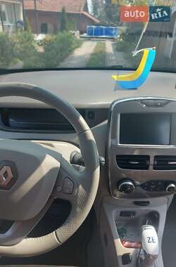 Хэтчбек Renault Zoe 2017 в 