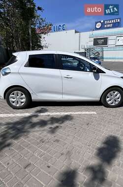 Хэтчбек Renault Zoe 2015 в 