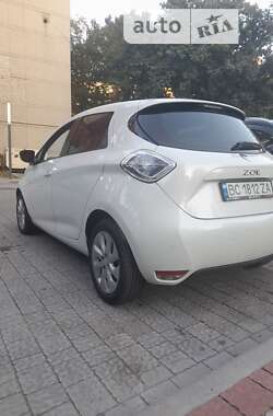 Хэтчбек Renault Zoe 2015 в 