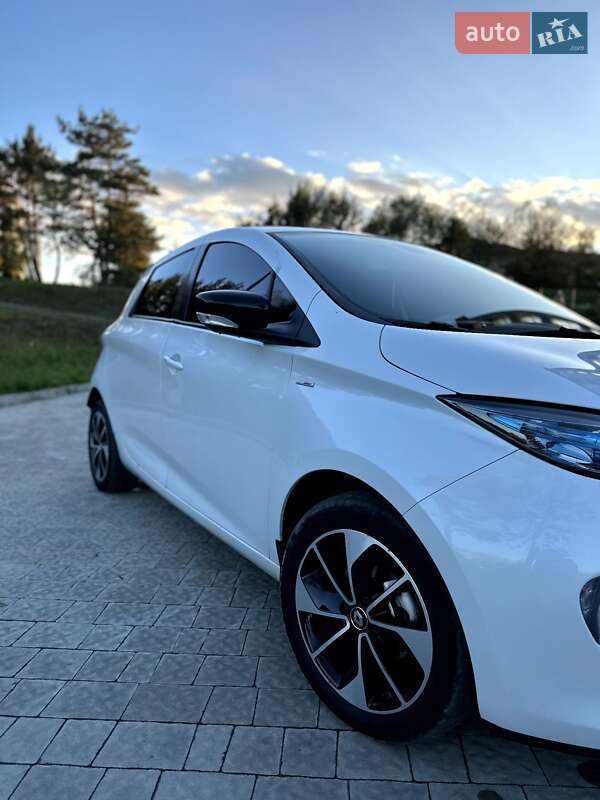 Хэтчбек Renault Zoe 2017 в Новояворовске фото 12 Хэтчбек Renault Zoe 2017 в Новояворовске