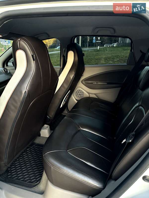 Хэтчбек Renault Zoe 2017 в Новояворовске фото 15 Хэтчбек Renault Zoe 2017 в Новояворовске