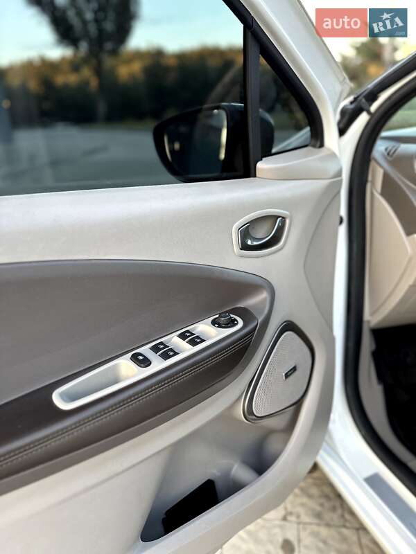 Хэтчбек Renault Zoe 2017 в Новояворовске фото 21 Хэтчбек Renault Zoe 2017 в Новояворовске