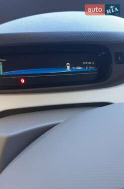 Хэтчбек Renault Zoe 2014 в 